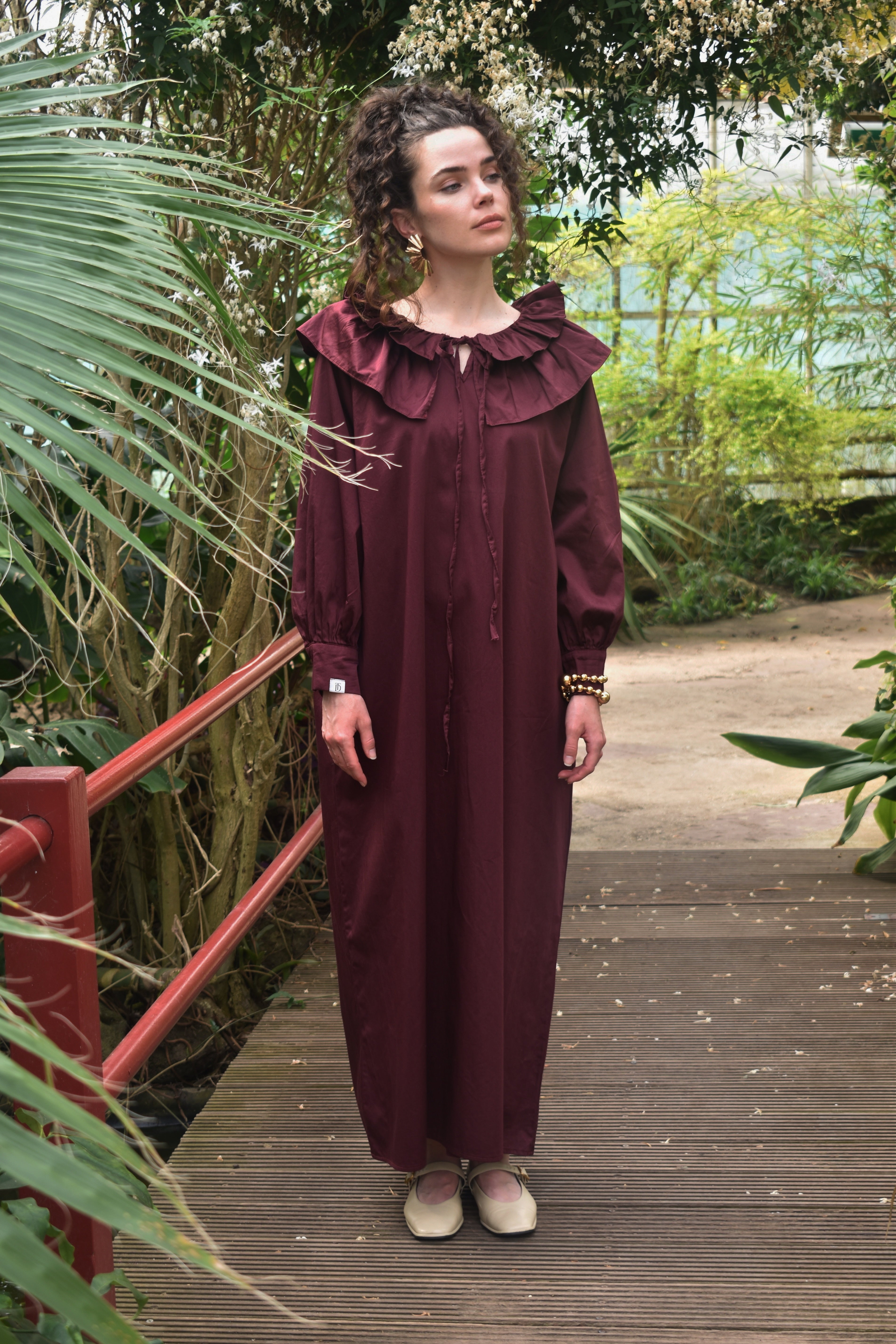 Dress with ruffle collar -burgundy