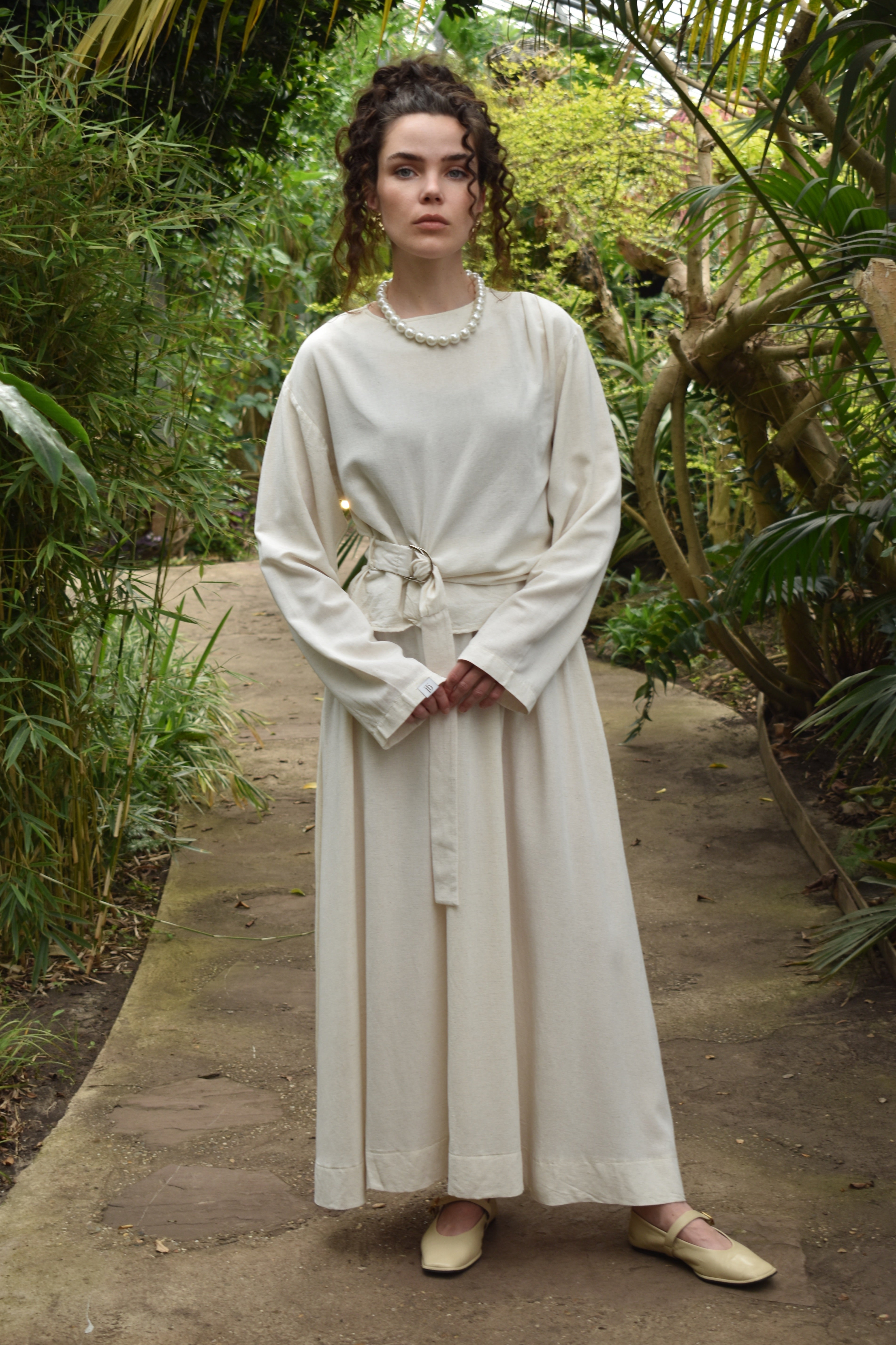 Tweedelige linnen set: rok en blouse -zand