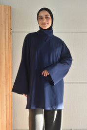 Oversized shirt met losse sjaal donkerblauw