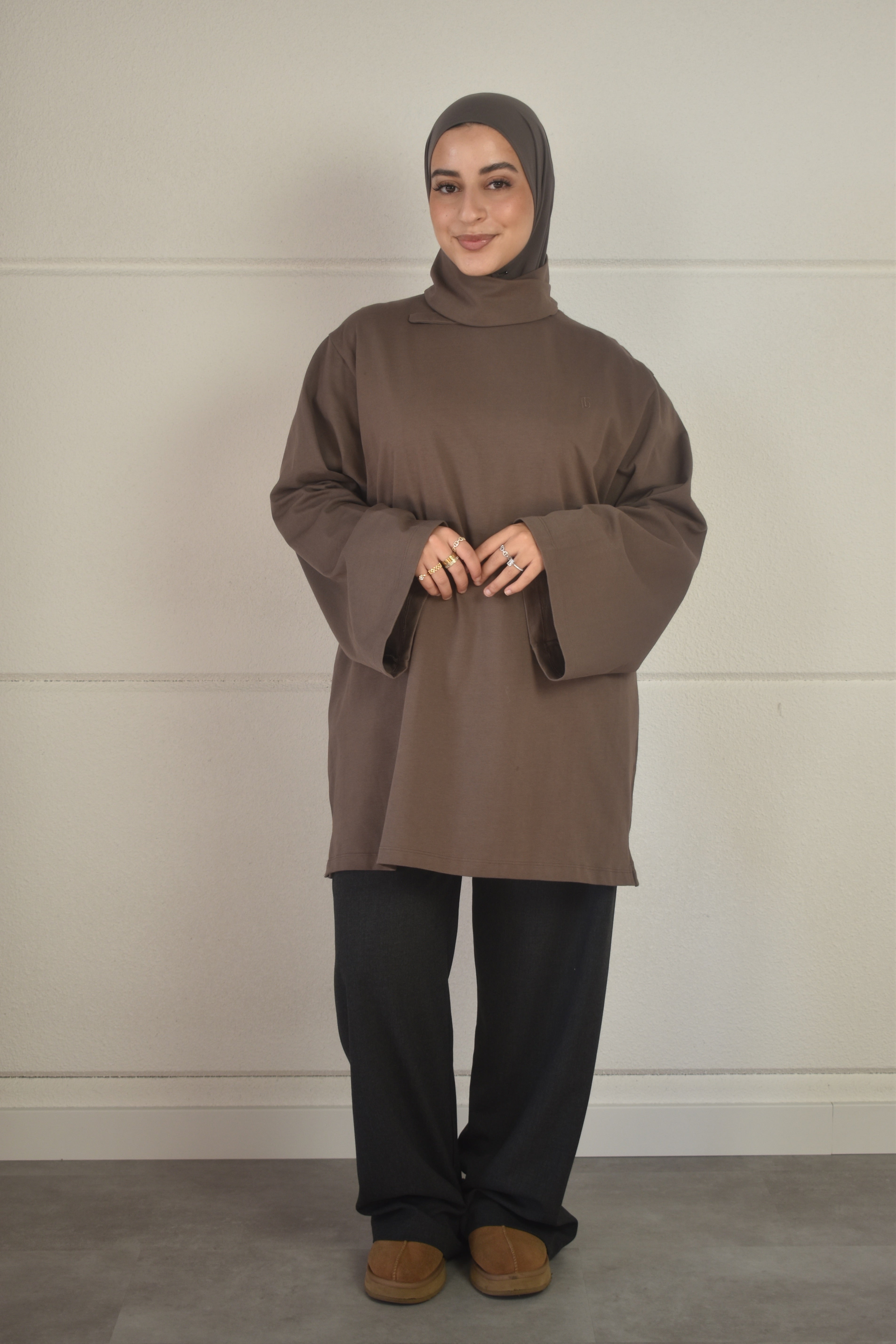 Oversized shirt met losse sjaal - bruin