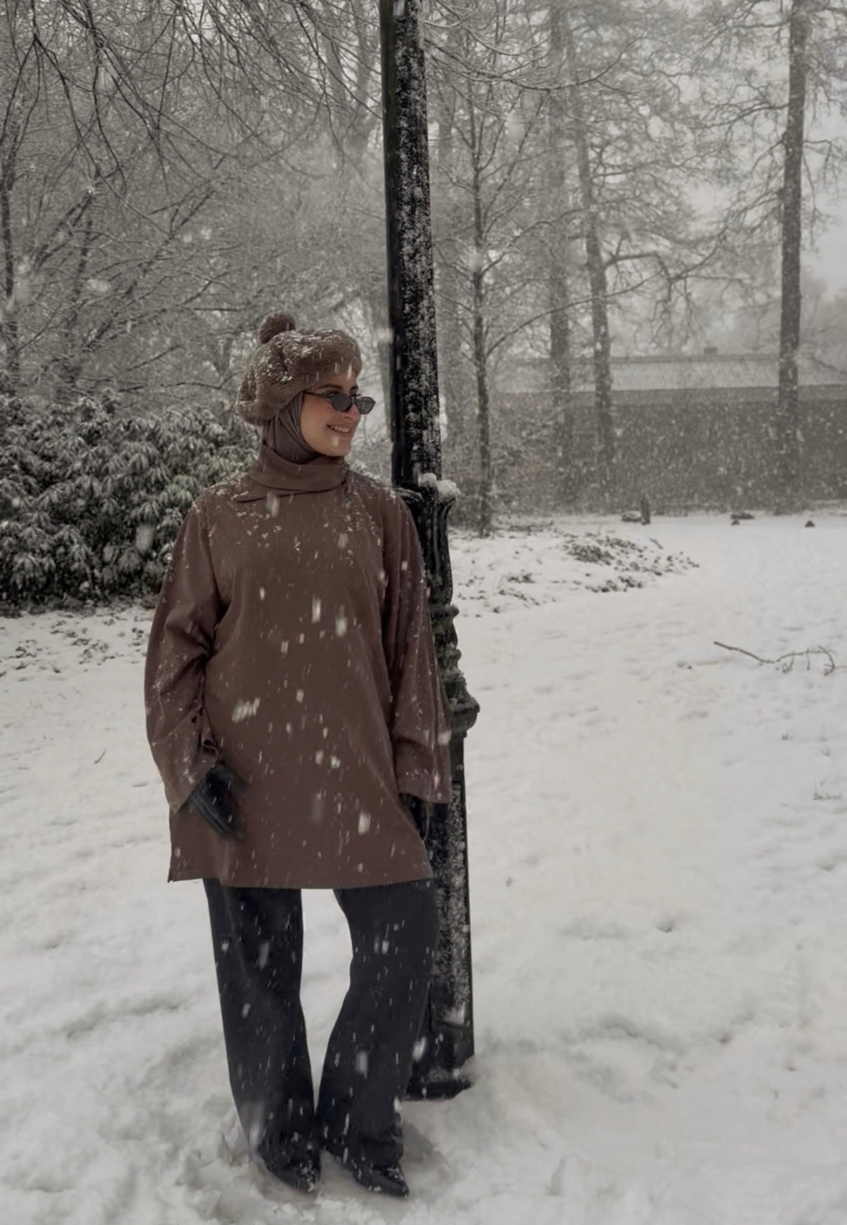 Oversized shirt met losse sjaal - bruin