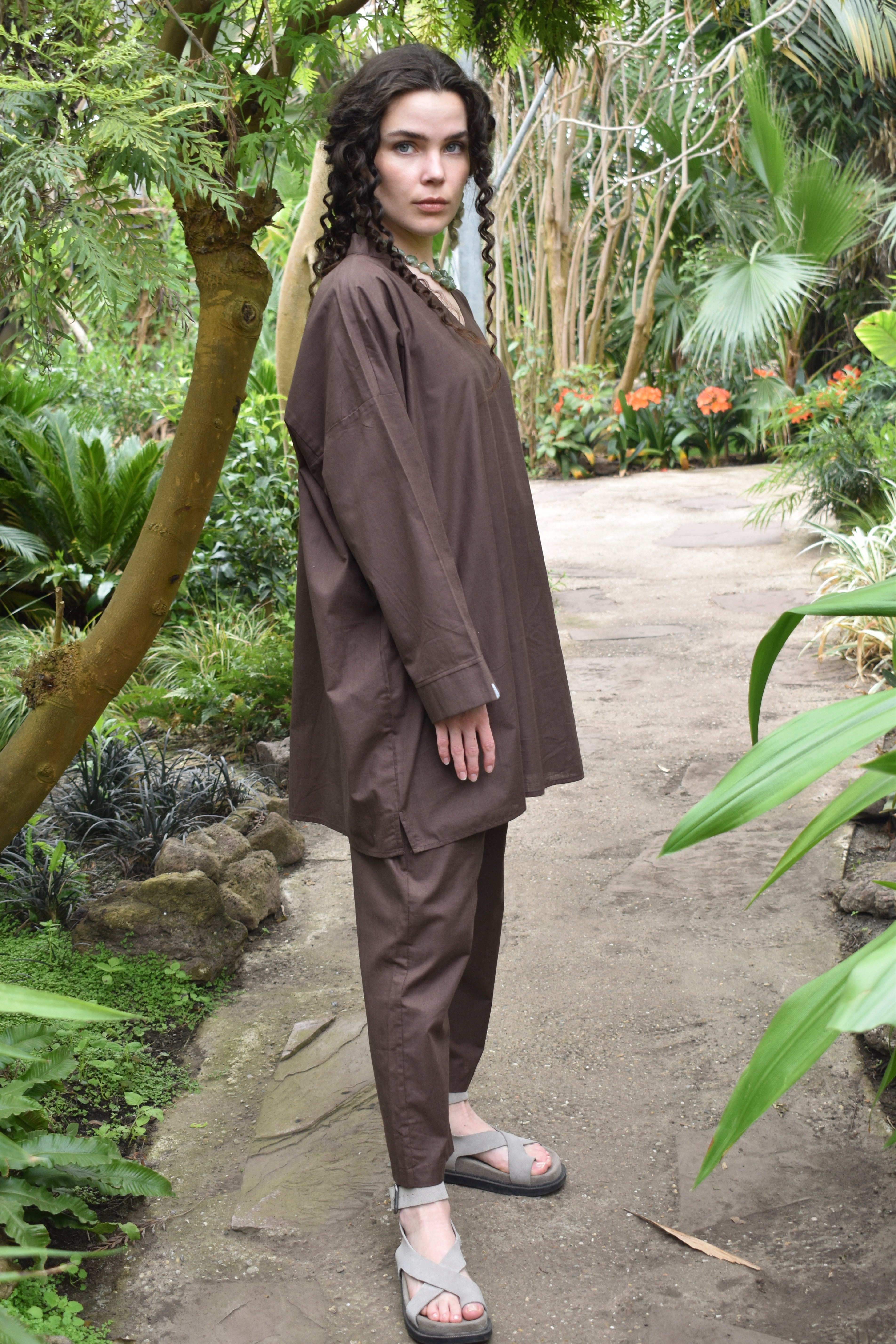 Tweedelige katoenenset: broek en blouse -bruin