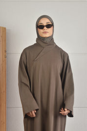 Oversized jurk met losse sjaal - bruin
