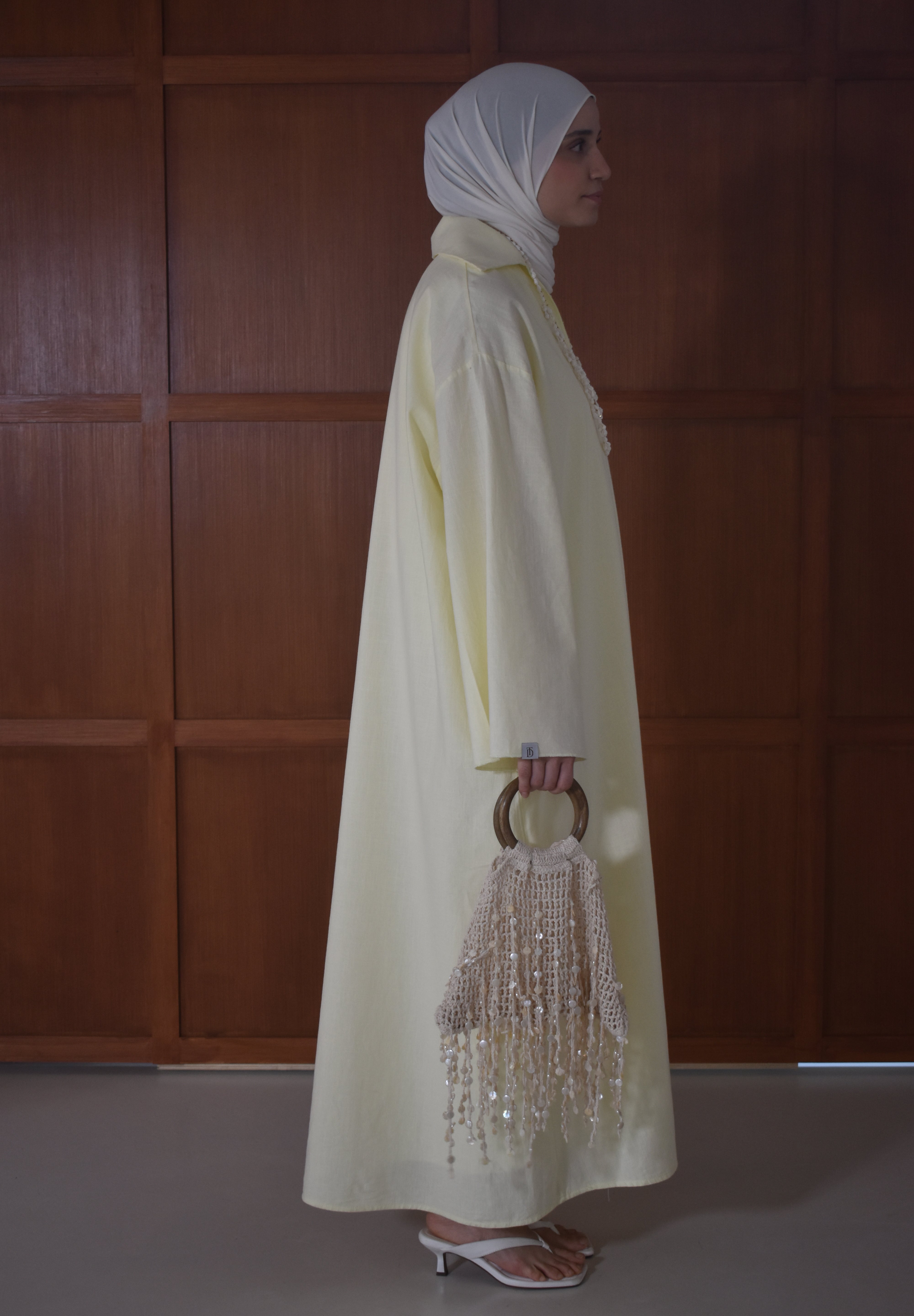 Linnen Abaya met Losse Sjaal – Botergeel