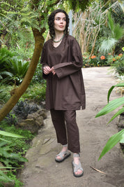 Tweedelige katoenenset: broek en blouse -bruin