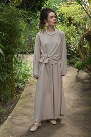 Tweedelige linnen set: rok en blouse -nude