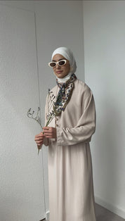 Tweedelige linnenset: mouwloze jurk en kimono -nude