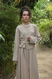 Tweedelige linnen set: rok en blouse -nude