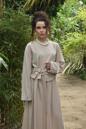 Tweedelige linnen set: rok en blouse -nude