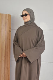 Oversized jurk met losse sjaal - bruin