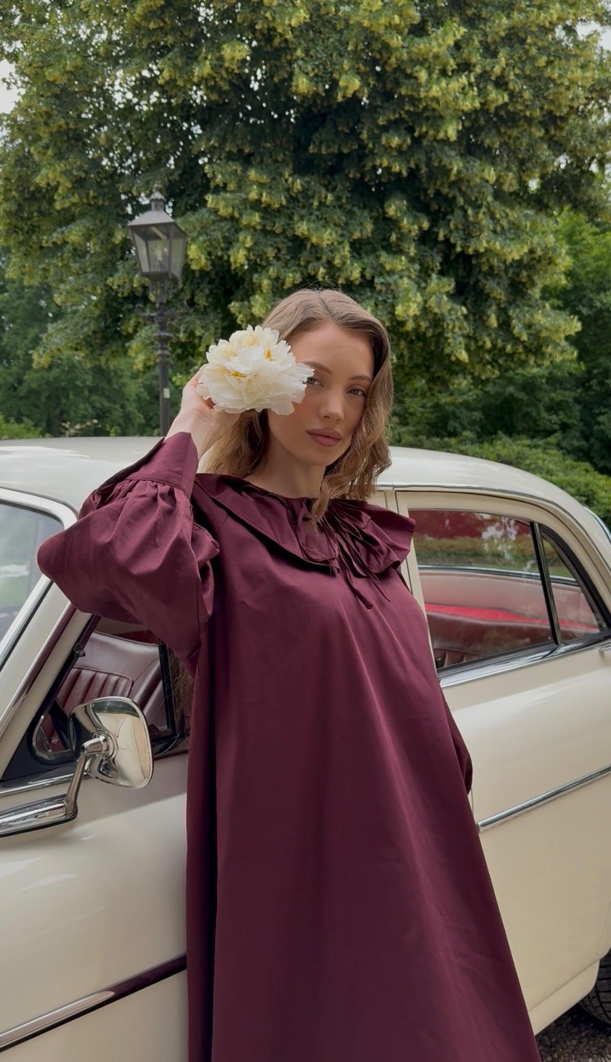 Dress with ruffle collar -burgundy