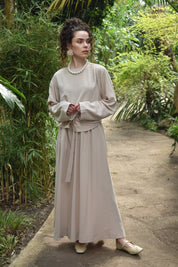 Tweedelige linnen set: rok en blouse -nude