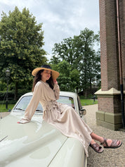 Tweedelige linnen set: rok en blouse -nude