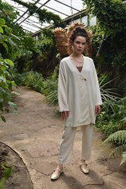 Tweedelige linnenset: broek en kimono -zand