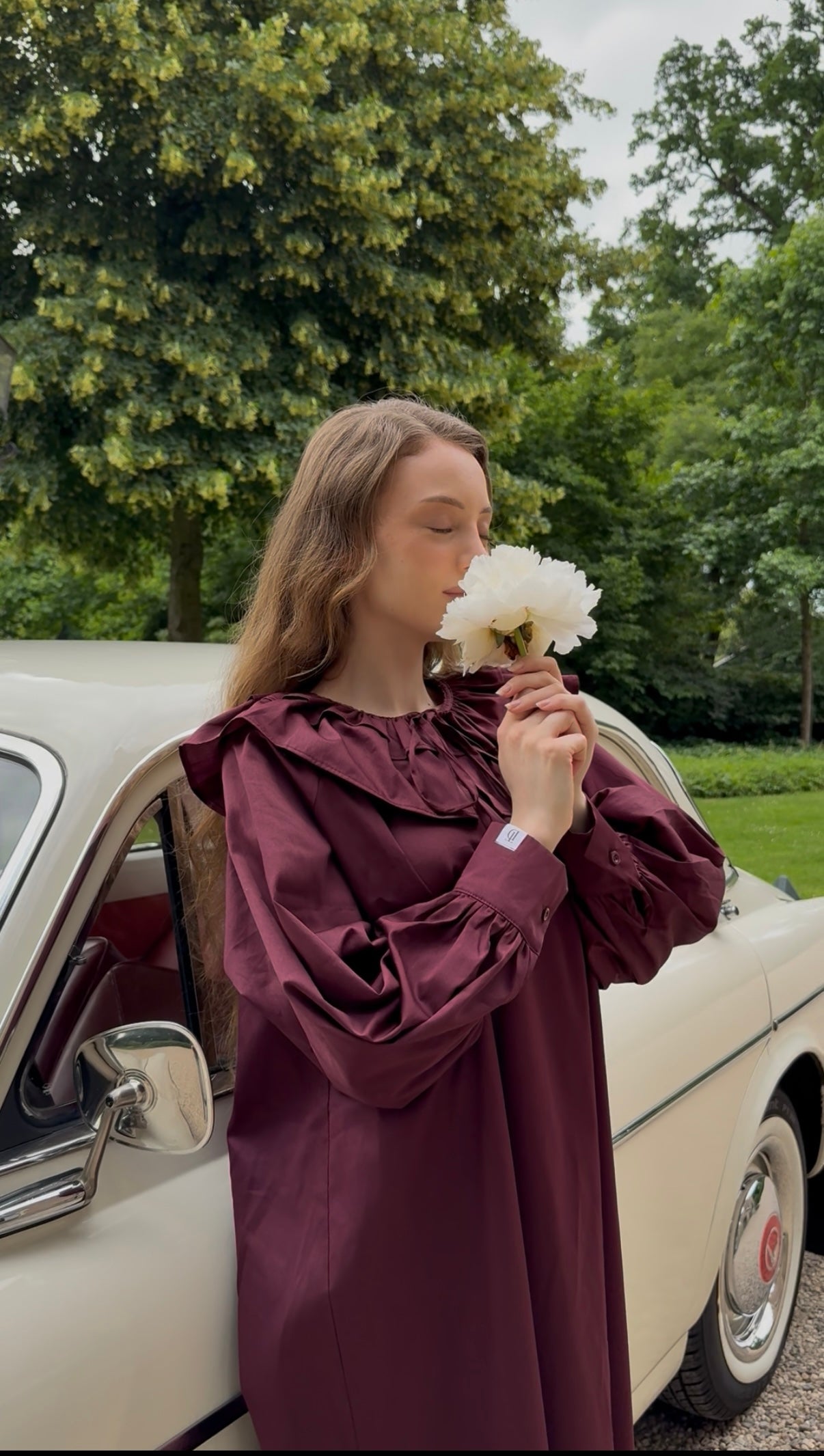 Dress with ruffle collar -burgundy
