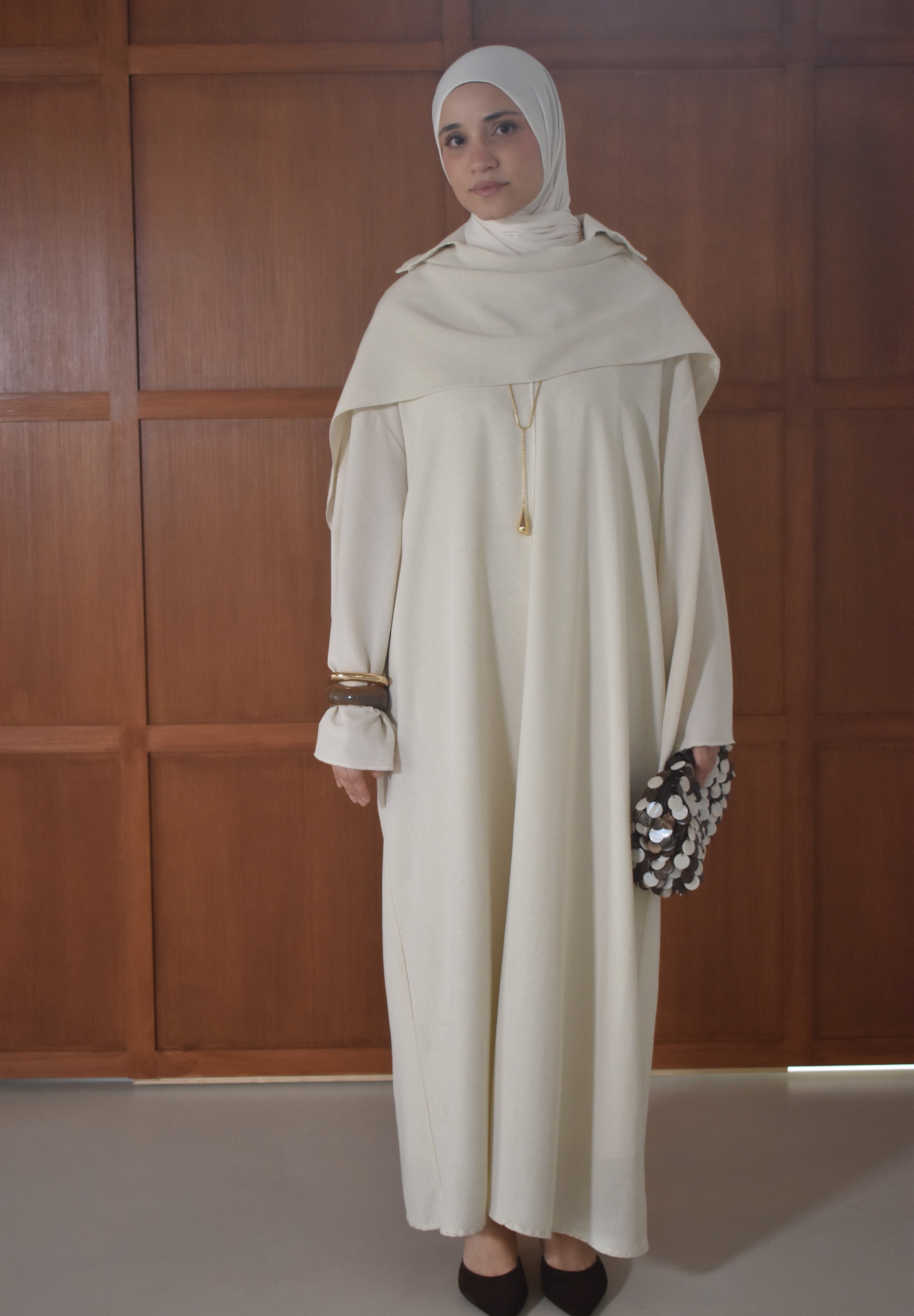 Linnen Abaya met Losse Sjaal – Soft Taupe