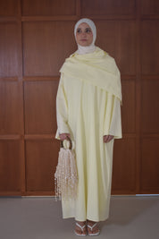 Linnen Abaya met Losse Sjaal – Botergeel