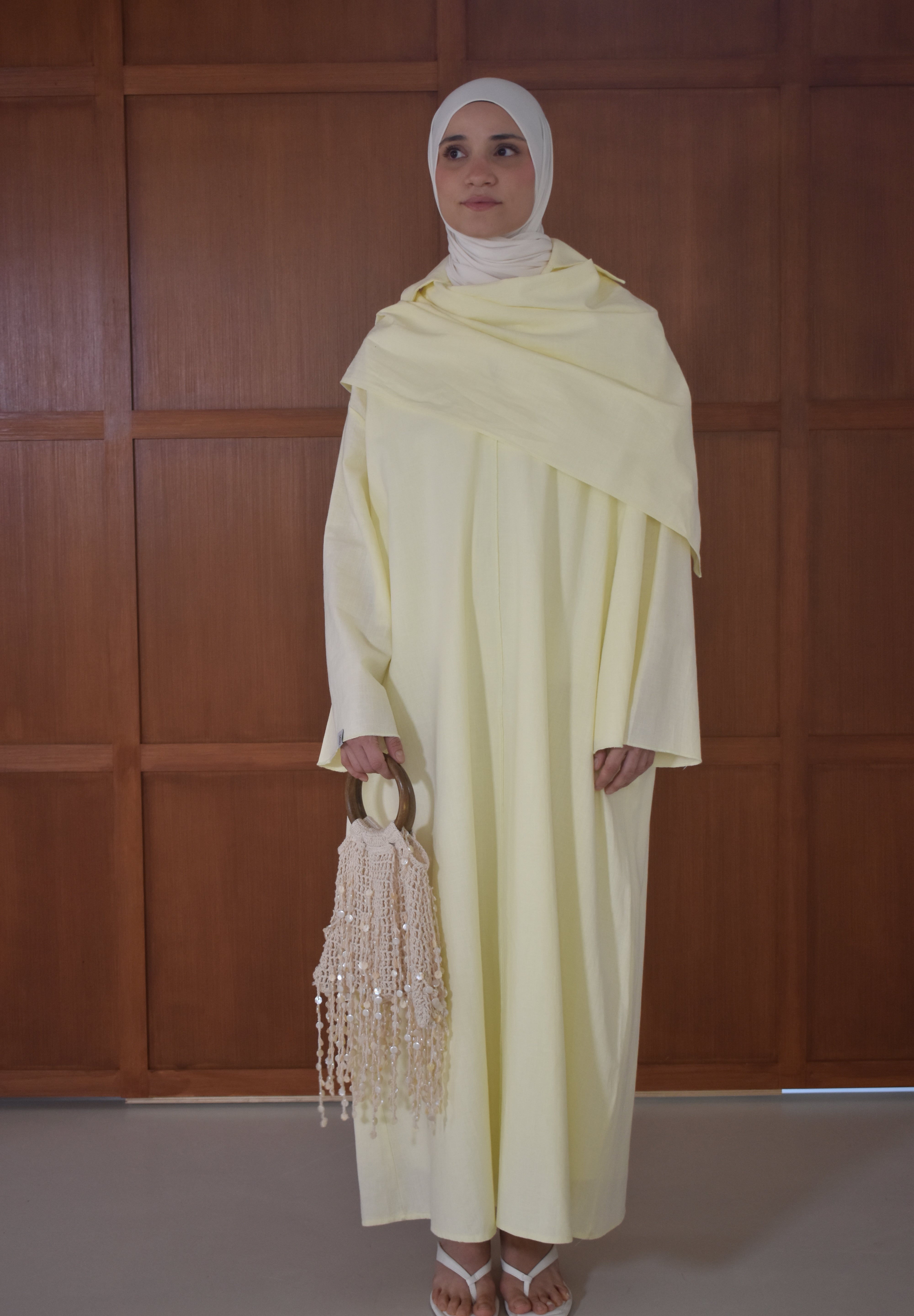 Linnen Abaya met Losse Sjaal – Botergeel
