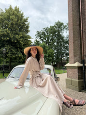 Tweedelige linnen set: rok en blouse -nude