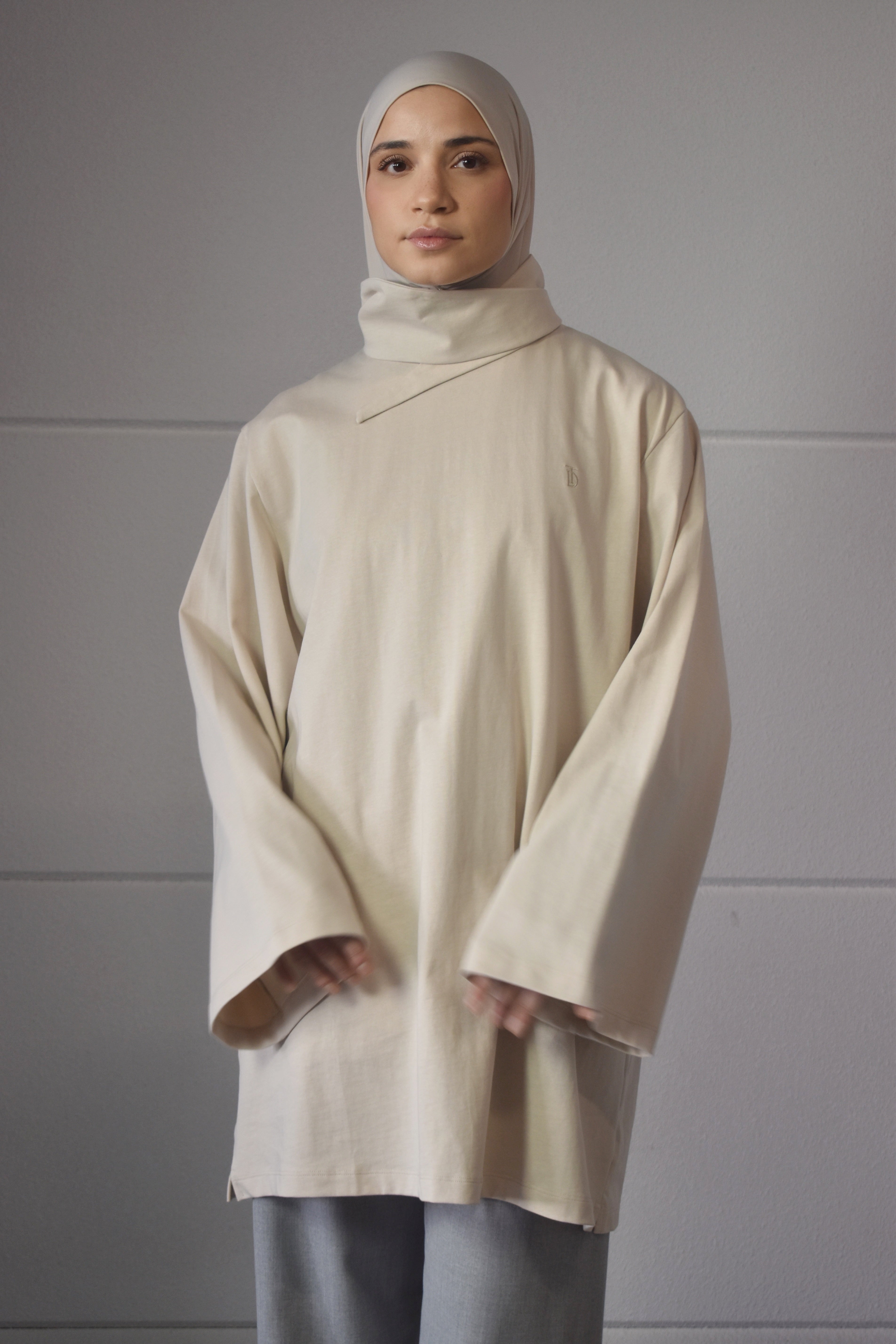 Oversized shirt met losse sjaal - beige